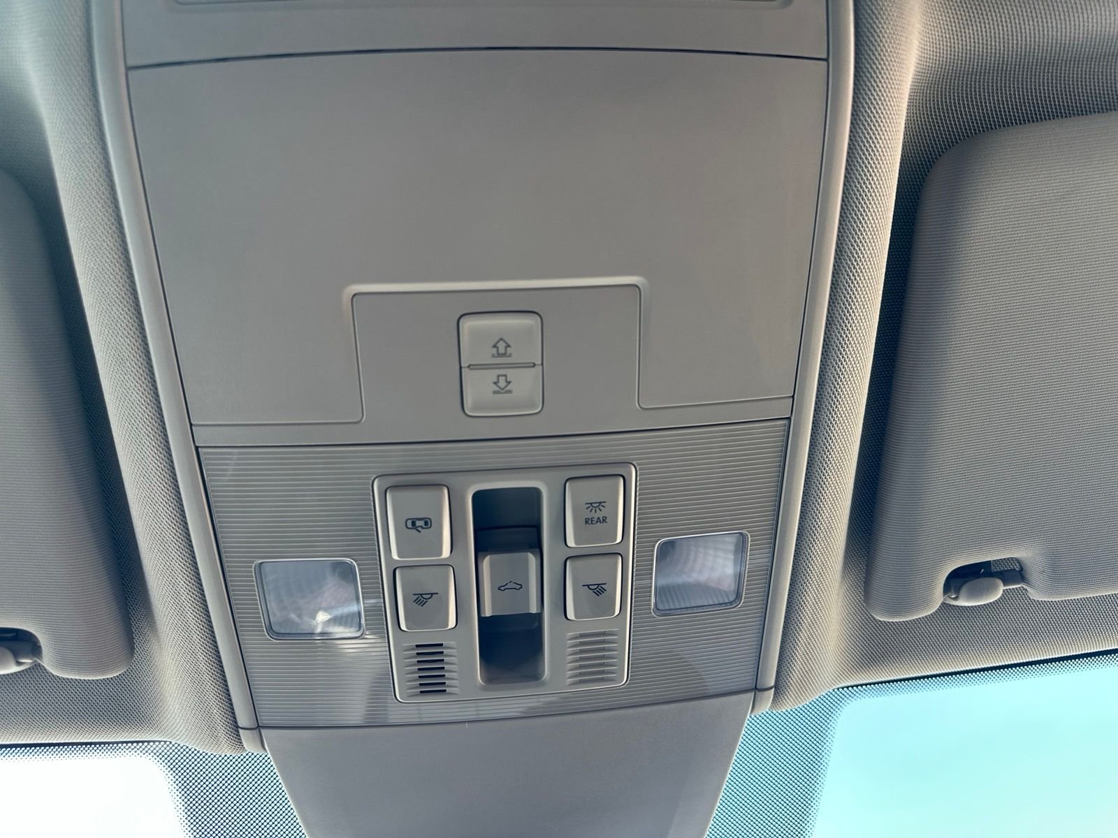 Used 2019 Gray Volkswagen SEL Premium image 88