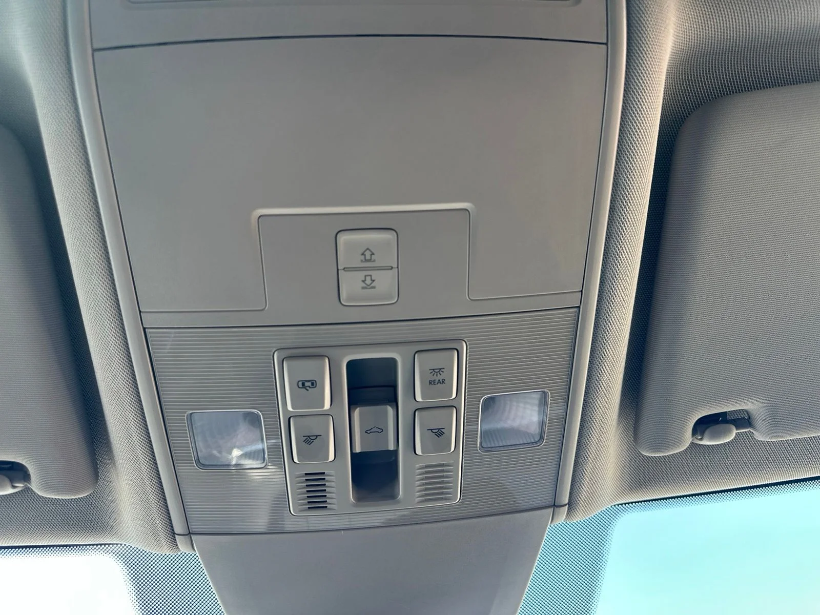 Used 2019 Gray Volkswagen SEL Premium image 88