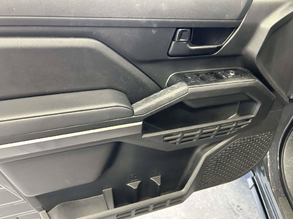 Used 2025  Toyota SR5 image 17