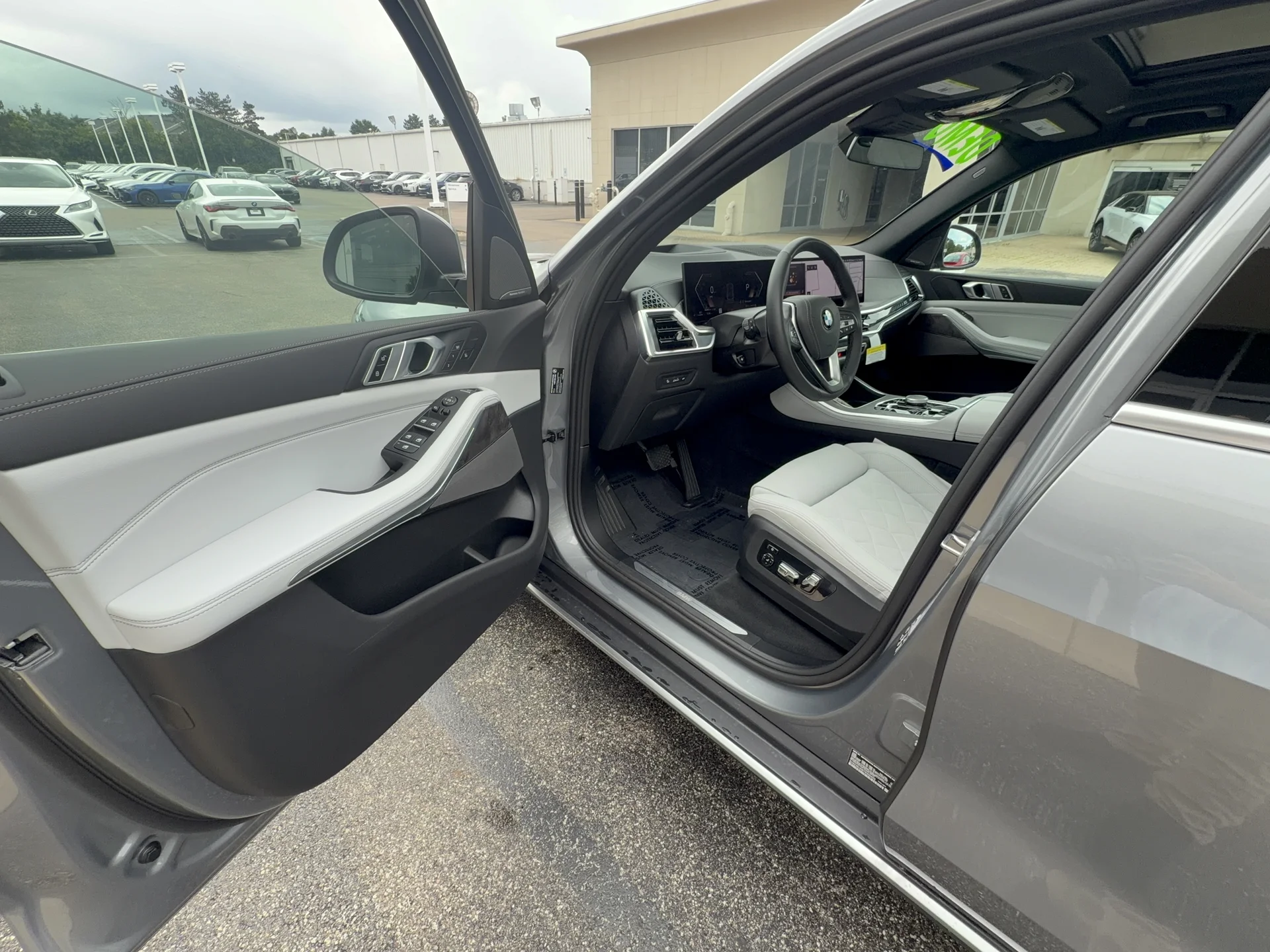 New 2026 Skyscraper Grey Metallic BMW xDrive40i image 7