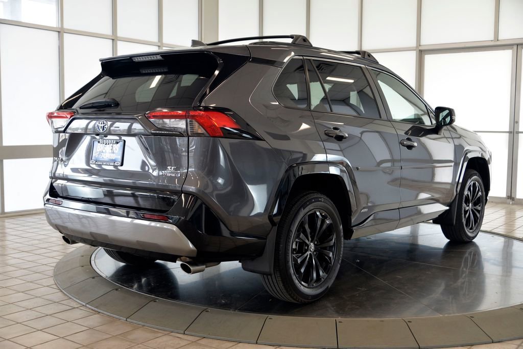 2023 Toyota RAV4 SE - Photo 8