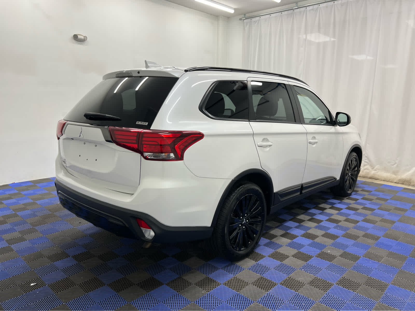 Used 2020 Pearl White Mitsubishi LE image 8