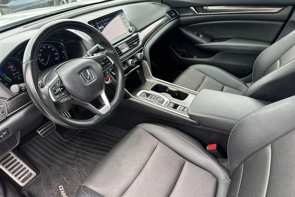 Used 2022 Lunar Silver Metallic Honda Sport image 12