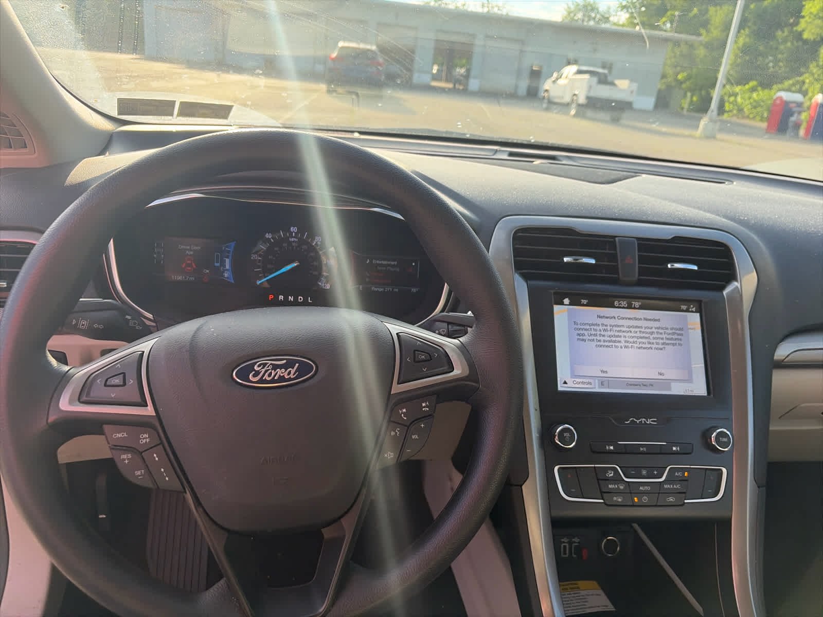 Used 2019 Bur/burgandy Ford SE image 6