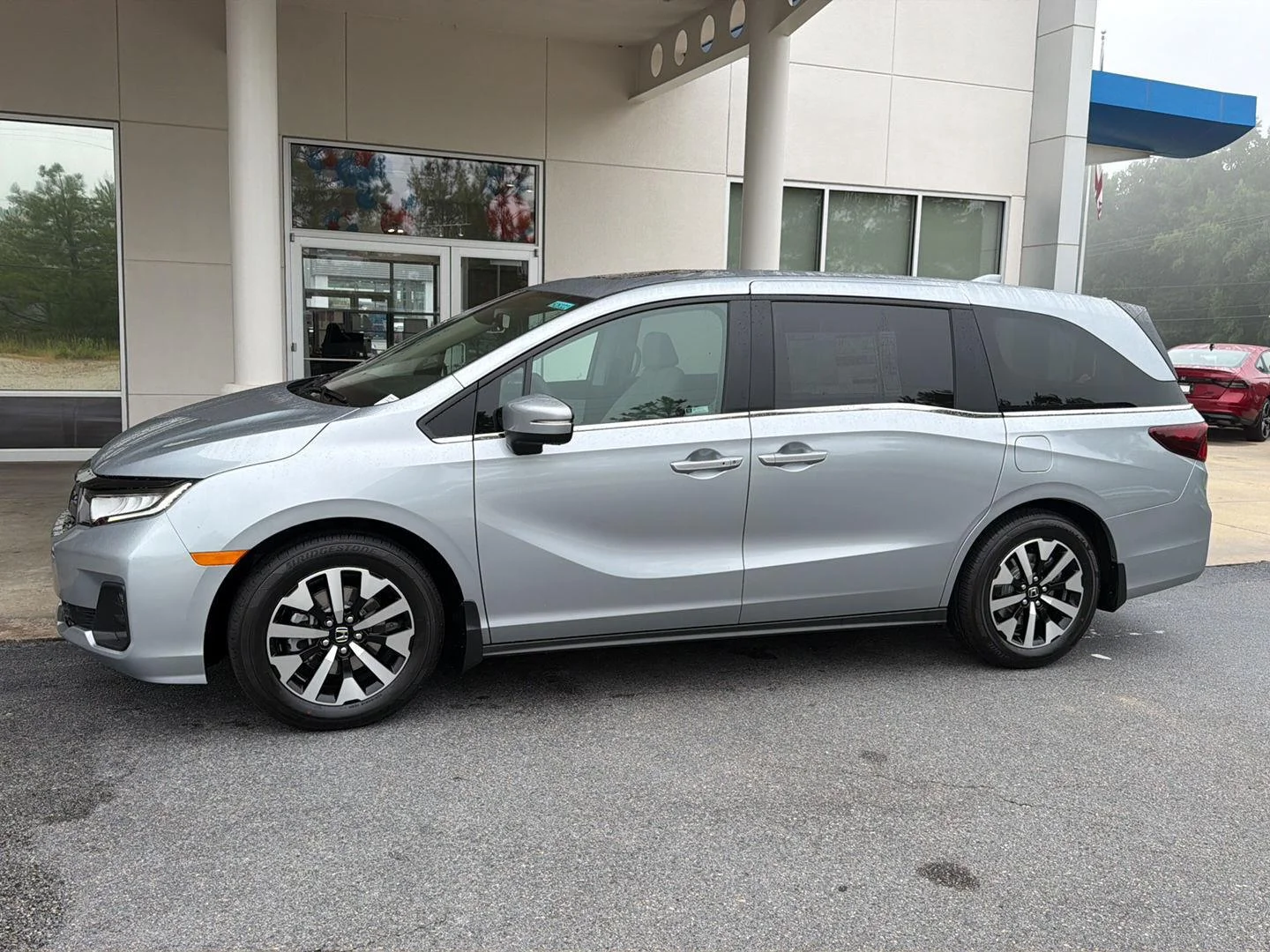 New 2026 Solar Silver Metallic Honda EX-L image 3