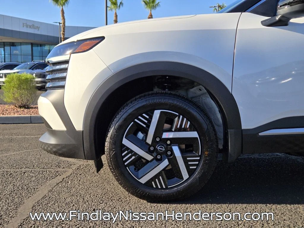 New 2026 Aspen White TriCoat / Super Black Two-tone Nissan SV image 9