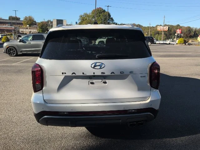 Used 2025 White Hyundai SEL image 7