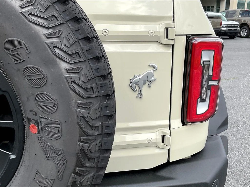 New 2026 Desert Sand Ford Outer Banks® image 9