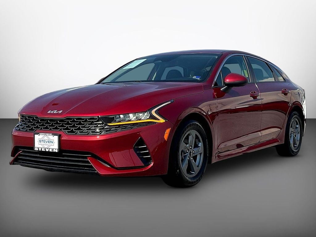 Used 2023 Red Kia LXS image 3