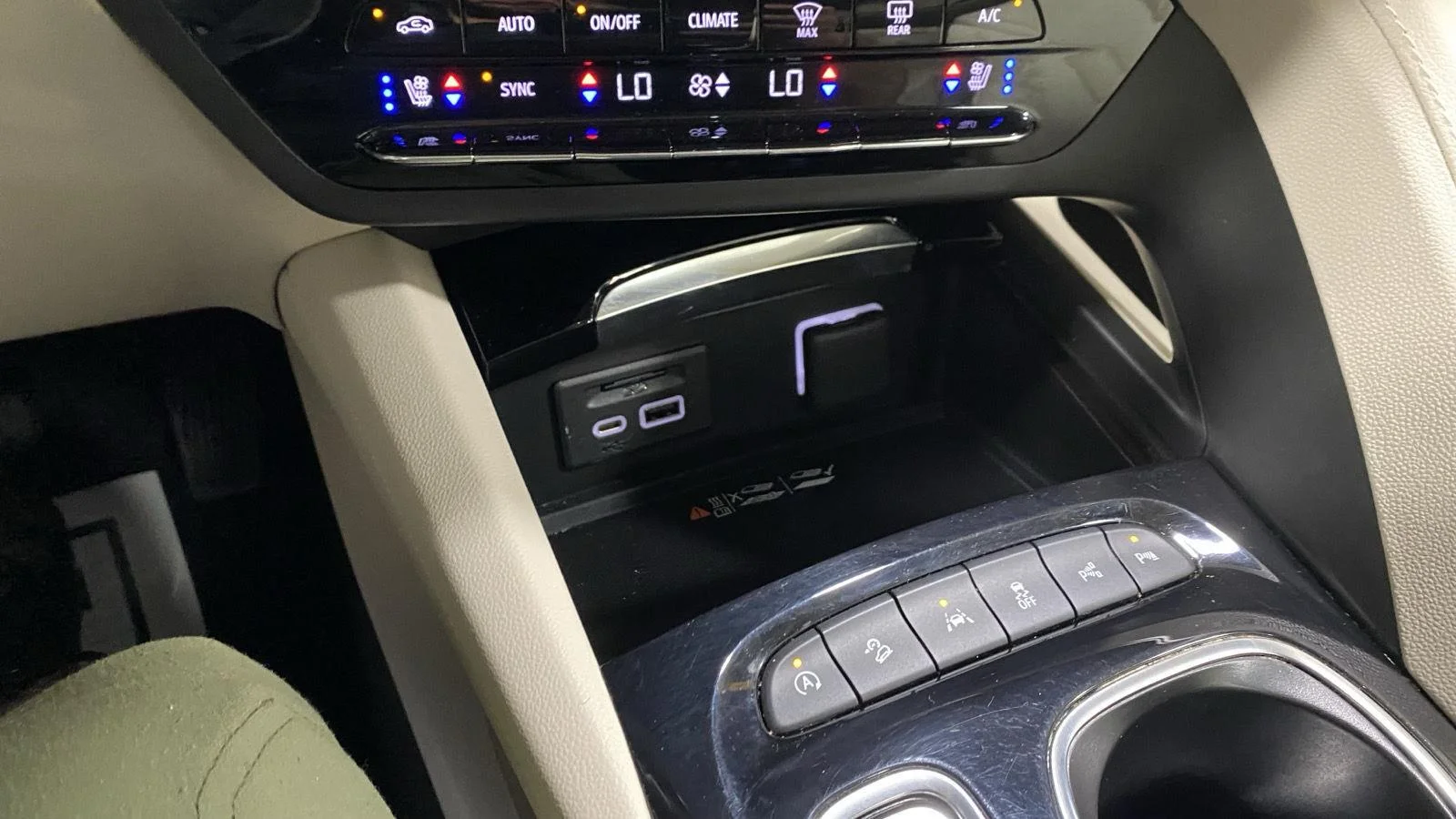 Used 2023 White Frost Tricoat Buick Avenir image 26