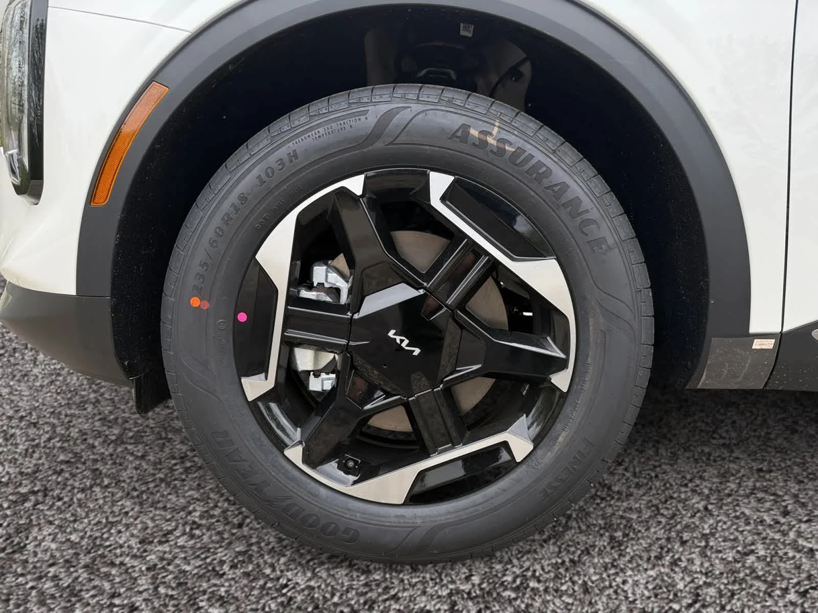 New 2026 Snow White Pearl Kia S image 9