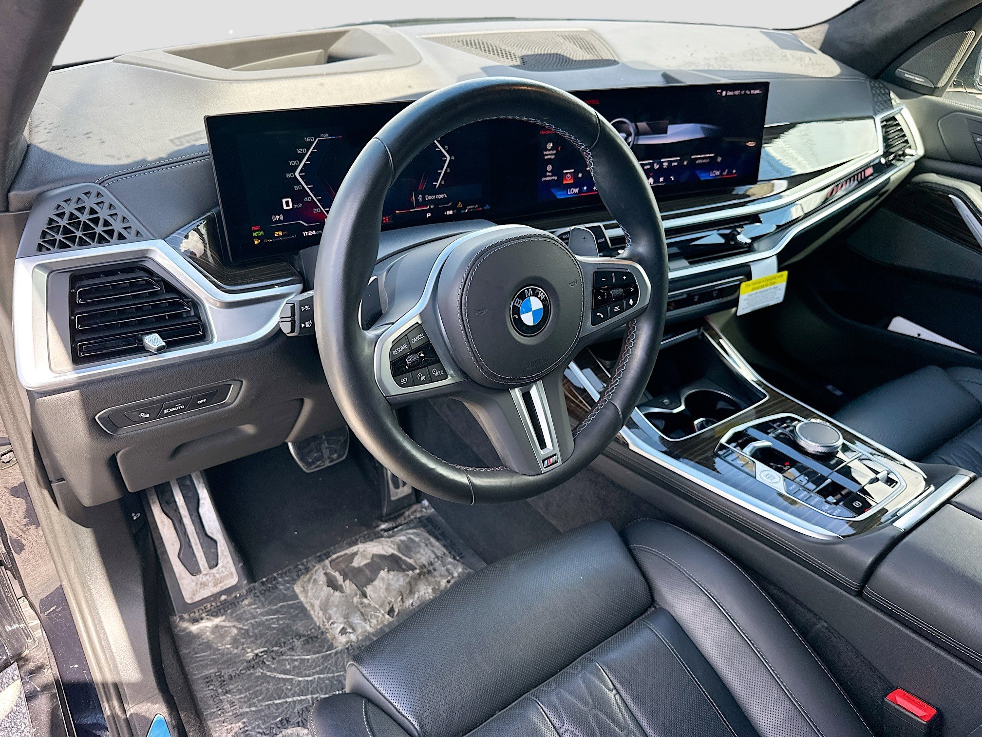 New 2025 Carbon Black Metallic BMW M60i image 7
