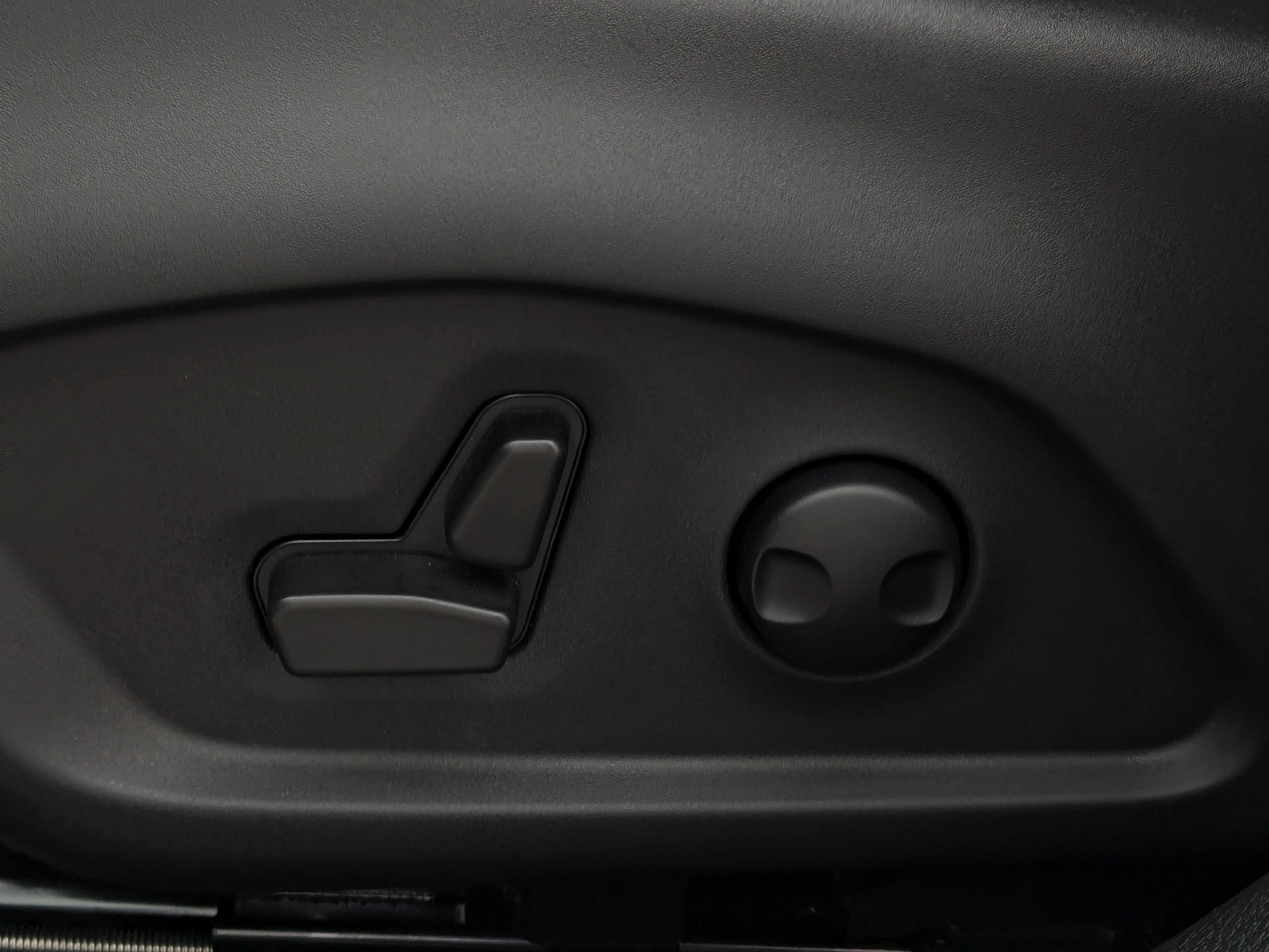 New 2025 Blue Jeep North - - 360 CAMERA SYSTEM - 10.1 INCH DISPLAY - ADAPTIVE CRUISE & TONS MORE! image 15