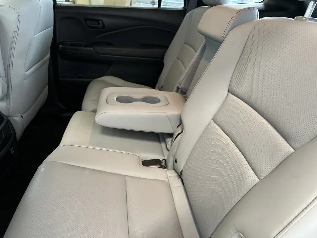 Used 2023  Honda EX-L image 33