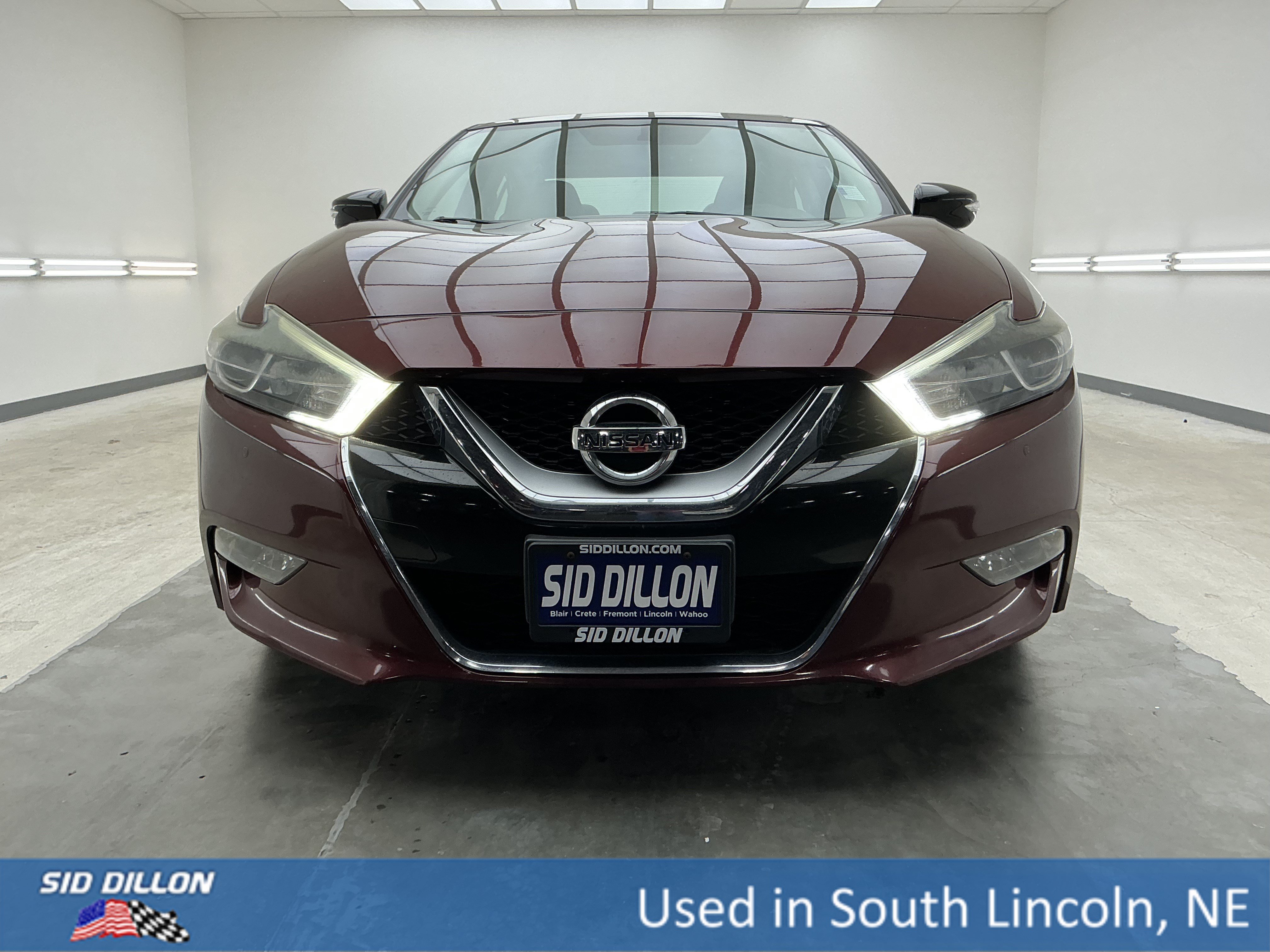 Used 2017 Coulis Red Nissan SL image 2
