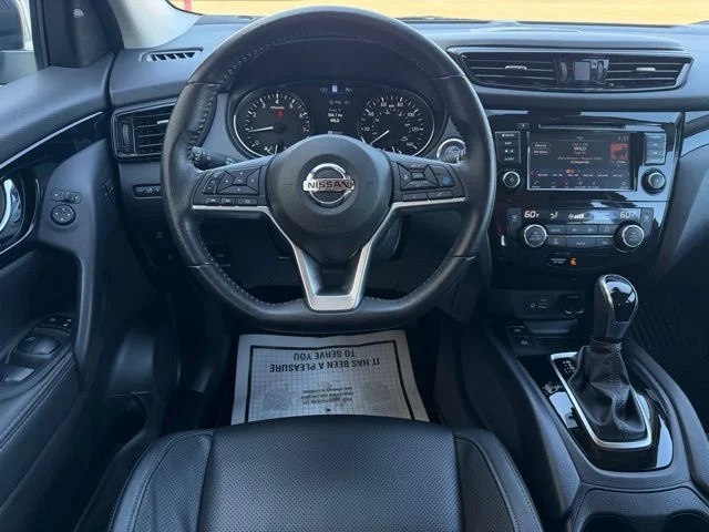Used 2022 Red Nissan SL image 27