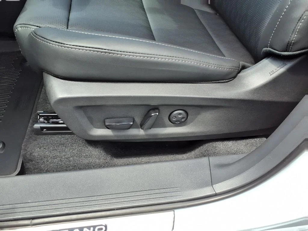 New 2026 Everest White Pearl TriCoat Nissan Platinum image 21