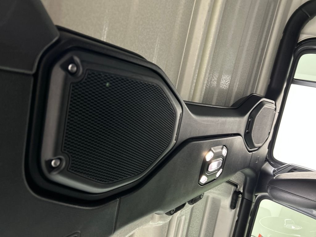 Used 2021 Gray Jeep Mojave image 19