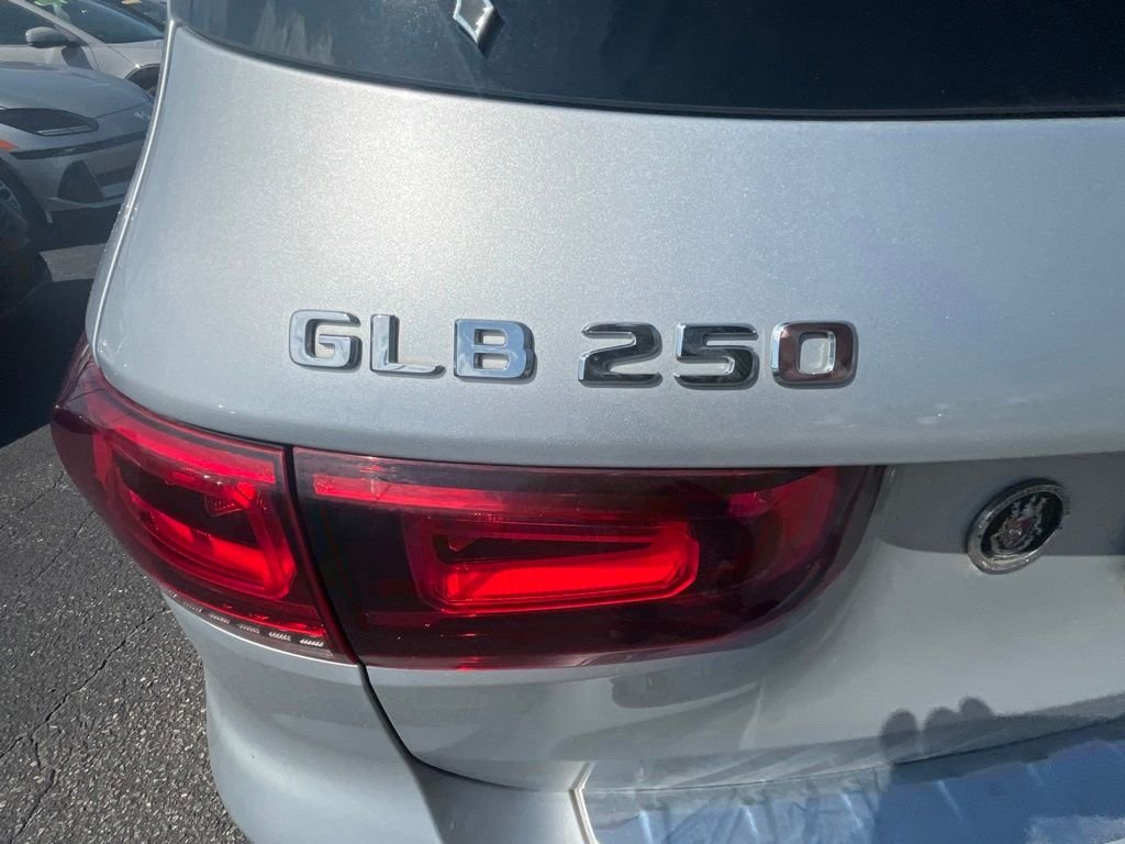 Used 2020 Silver Mercedes-Benz GLB 250 image 8