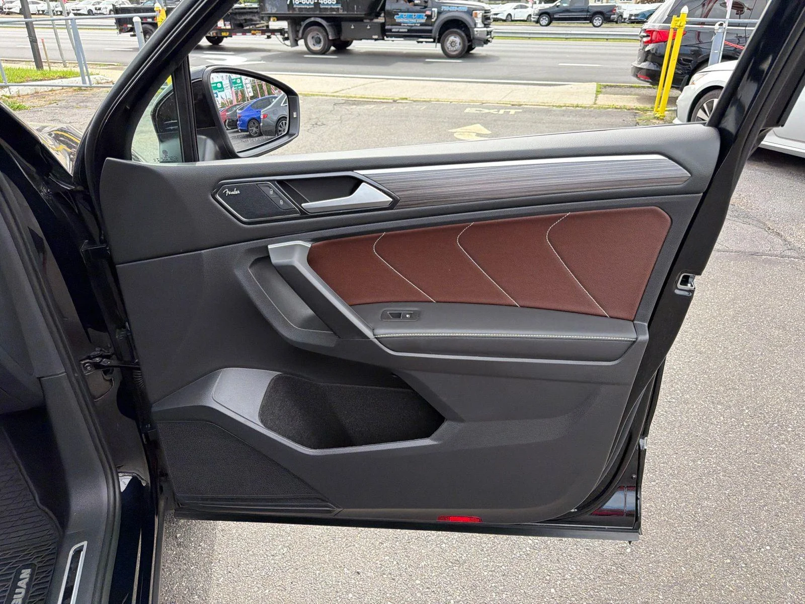 2024 Volkswagen Tiguan SEL R-LINE - Photo 17