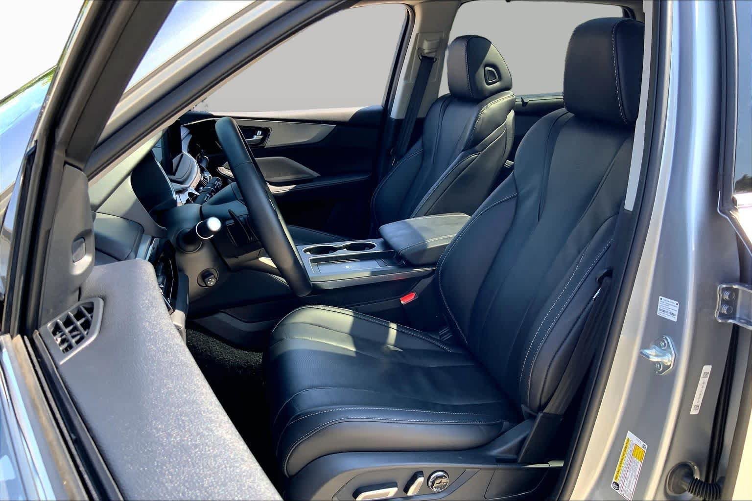 Used 2026 Solar Silver Metallic Acura w/Technology Package image 8