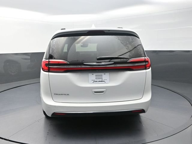 Used 2022 White Chrysler Touring L image 8