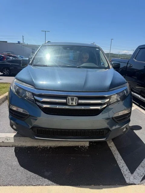 Used 2017 Steel Sapphire Metallic Honda Touring image 3