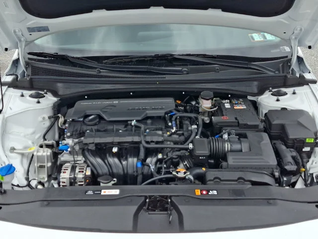 New 2026 White Hyundai SE image 20