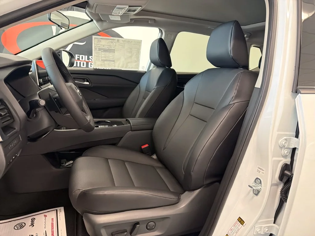 New 2027 Everest White Pearl TriCoat Nissan Dark Armor™ image 14