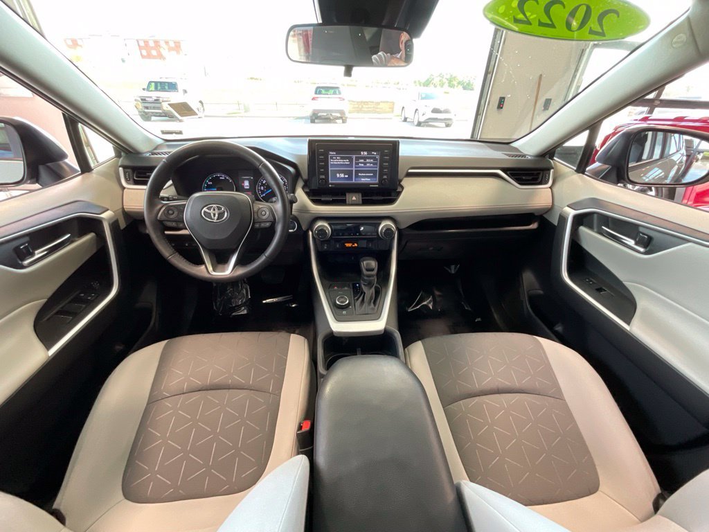 Certified Used 2022  Toyota XLE image 8