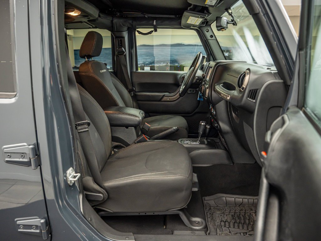 Used 2018 Rhino Clearcoat Jeep Unlimited Sport image 34