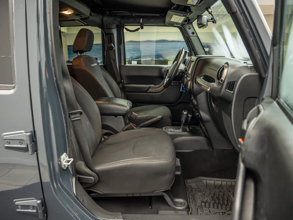 Used 2018 Rhino Clearcoat Jeep Unlimited Sport image 34