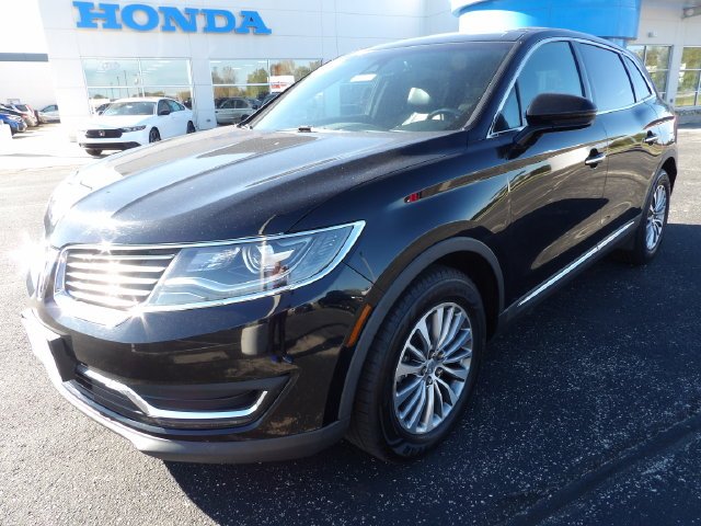Used 2016 Black Velvet Lincoln Select image 3