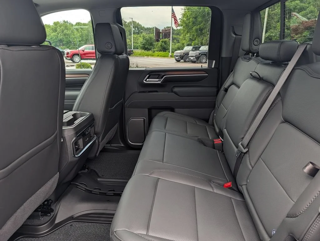 2026 GMC Sierra 3500HD Denali - Photo 6