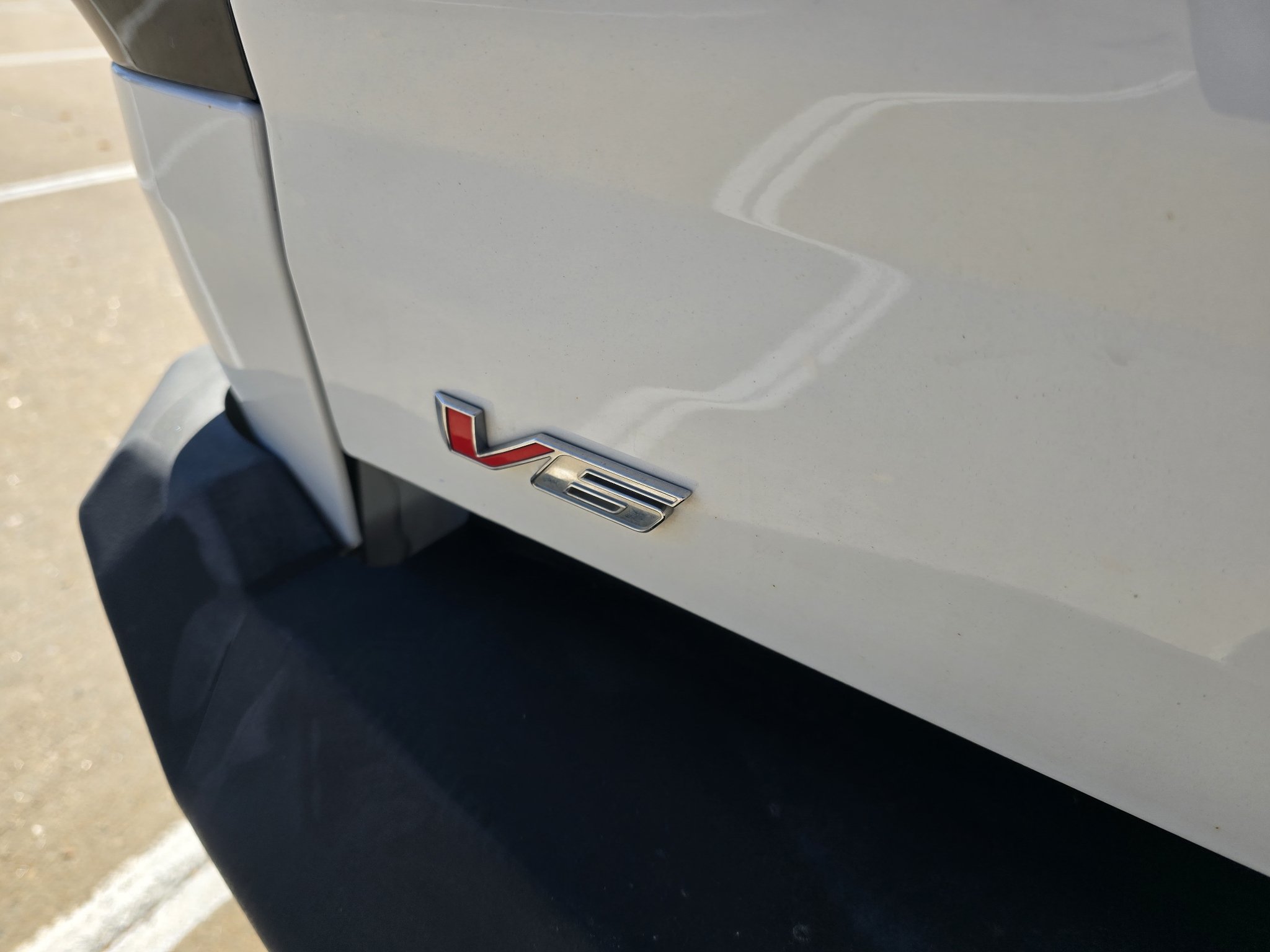 Used 2021 Summit White GMC 4WD AT4 w/Cloth image 11