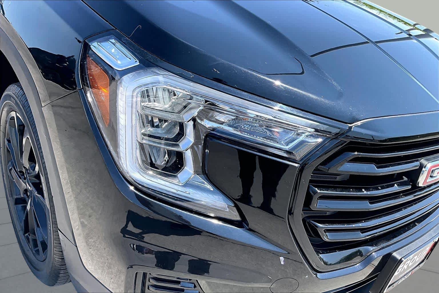 Used 2024 Ebony Twilight Metallic GMC SLE image 28