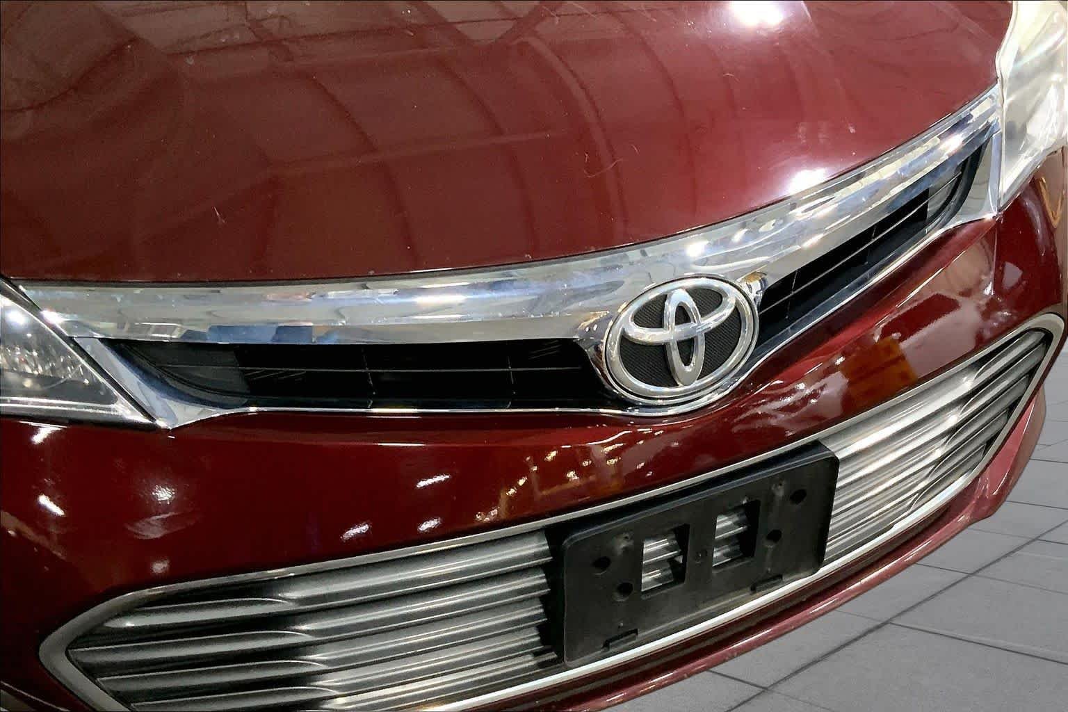 Used 2015 Ooh La La Rouge Mica Toyota XLE Touring image 30