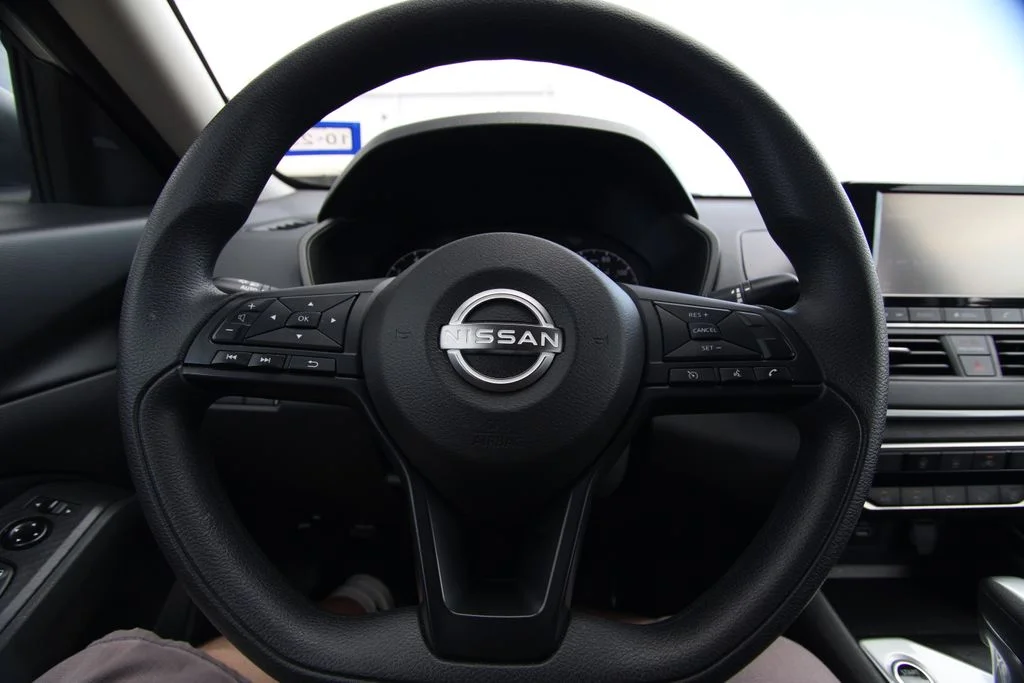 Used 2024 Silver Nissan 2.5 S image 18