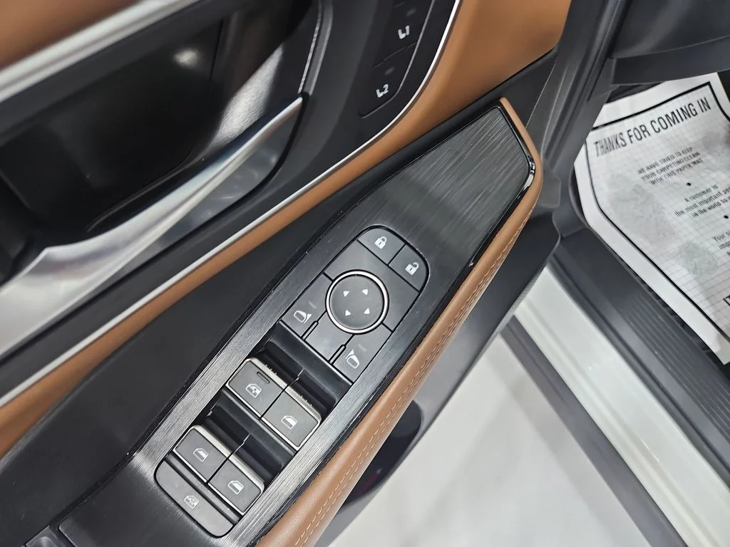 Used 2024 White Nissan Platinum image 13