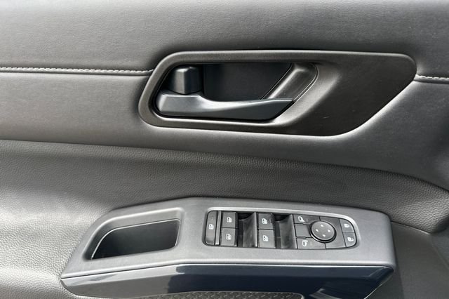 Used 2025 White Nissan SV image 10