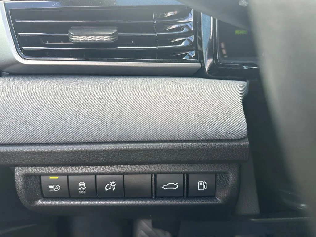 2025 Toyota Camry LE - Photo 13