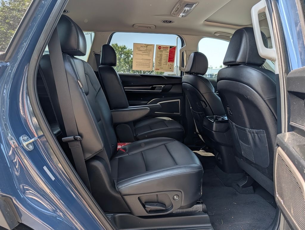 Used 2023 Black Kia S image 18