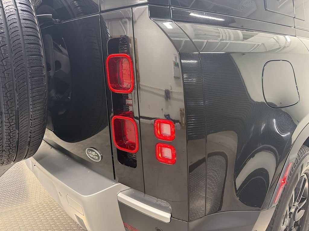 Used 2023 Black Land Rover S image 32