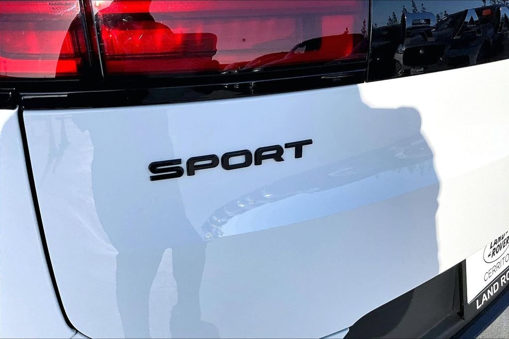 New 2026 FUJI WHITE Land Rover SE image 9