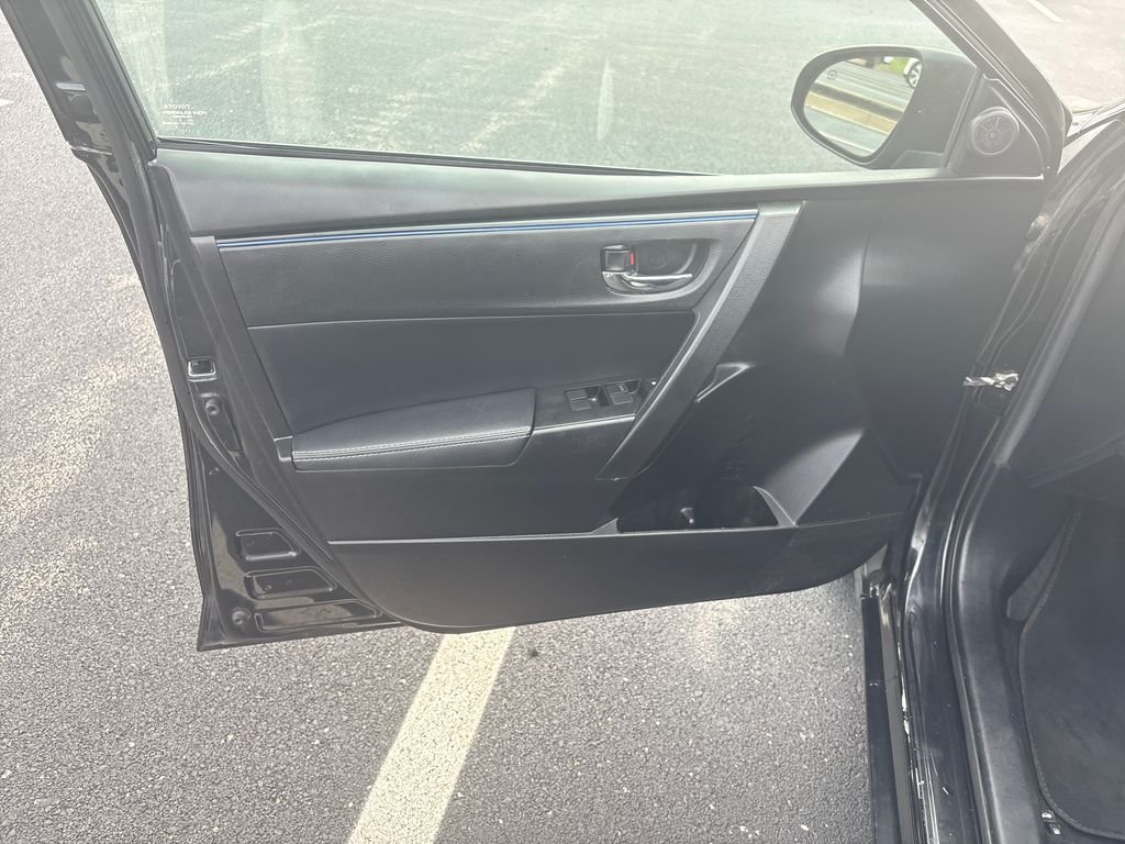 Used 2017 Black Toyota L image 10