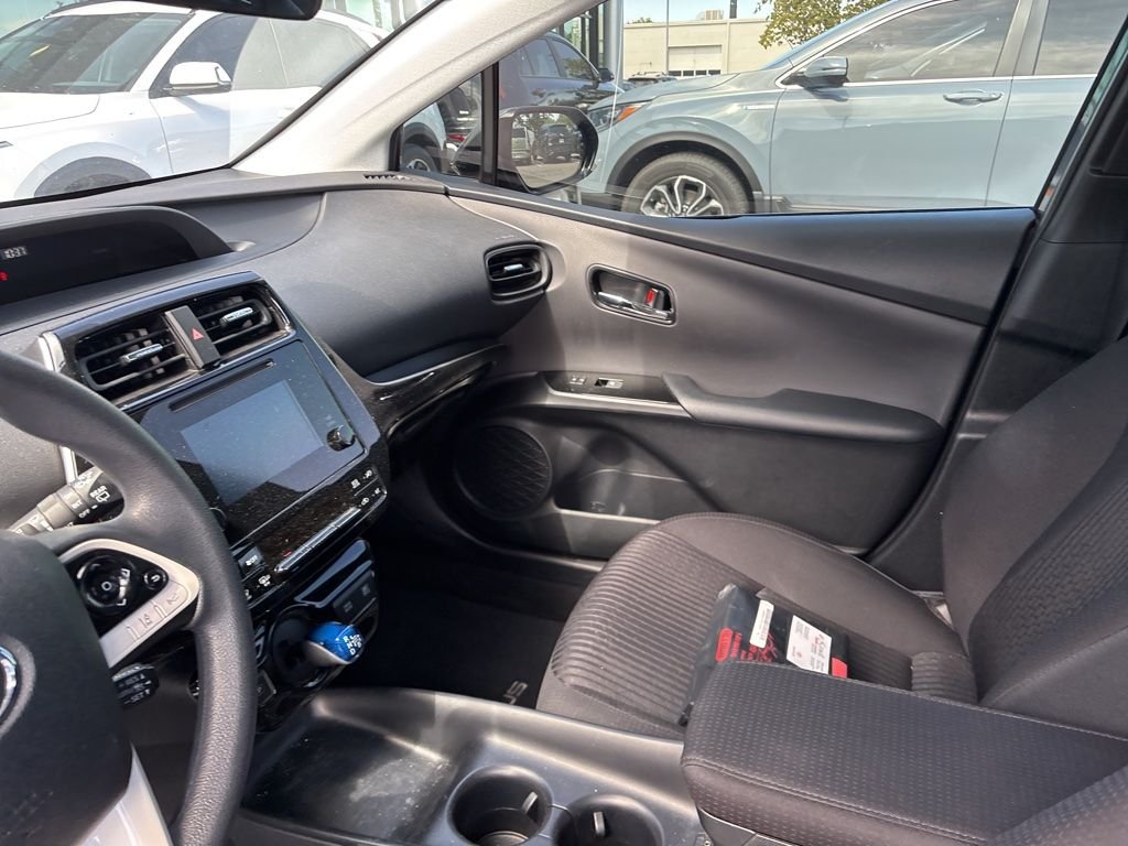 Used 2018 Gray Toyota Two image 28