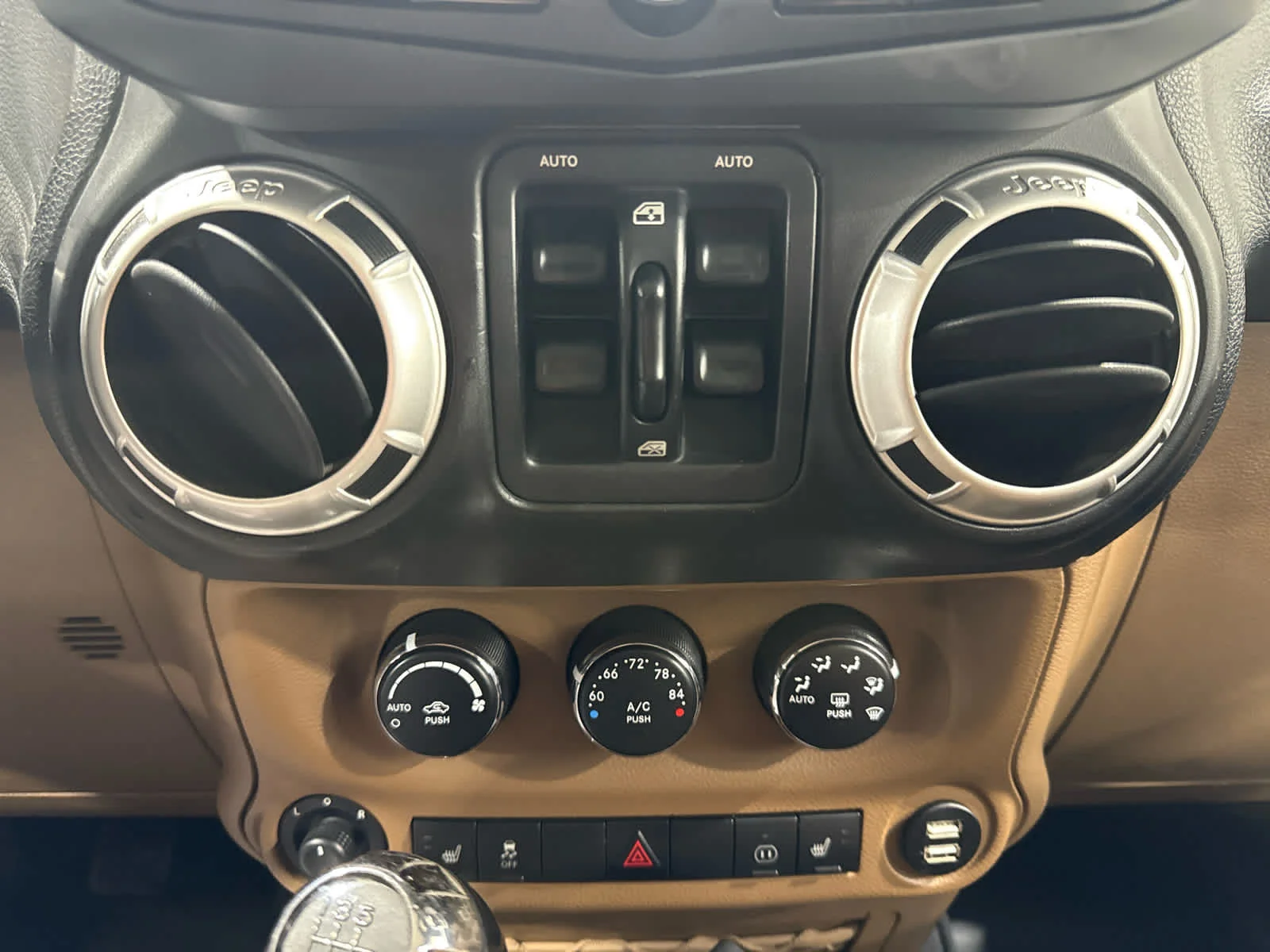Used 2012 Tan Jeep Rubicon image 25