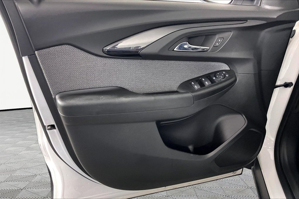 Used 2023 White Chevrolet LT image 17