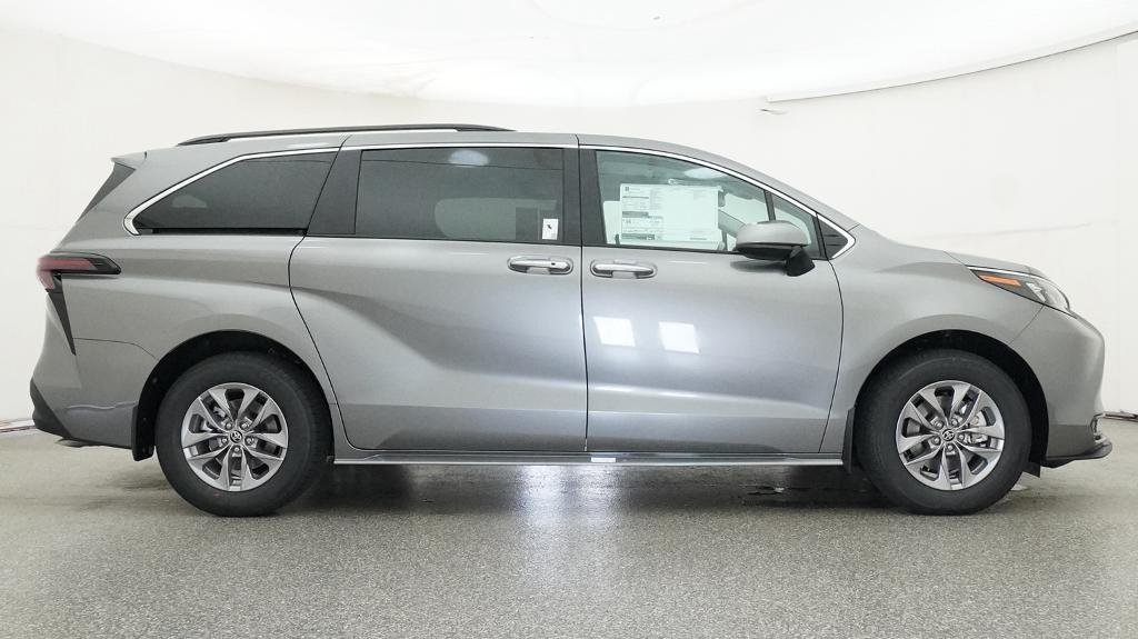 New 2026 Heavy Metal Toyota XLE image 13