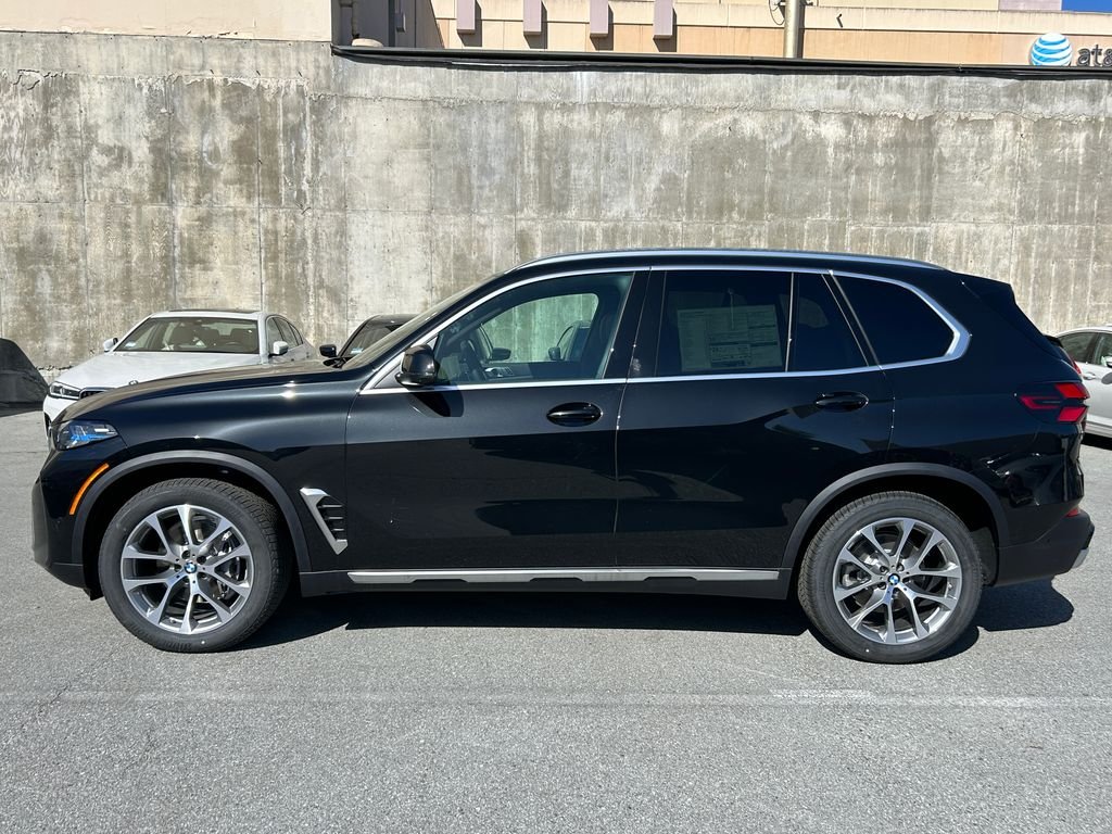 New 2026 Black Sapphire Metallic BMW xDrive40i image 2